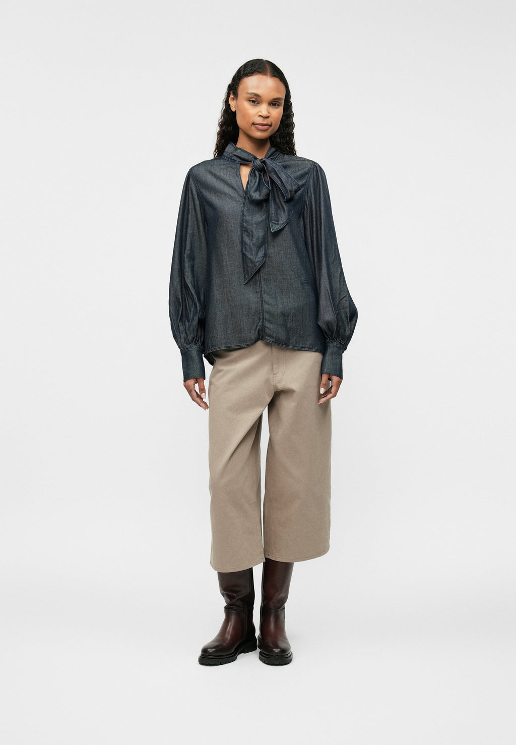 FLUID BLOUSE Media 2