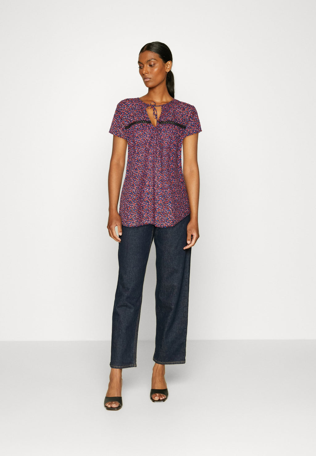 TEXTURE BLOUSE Media 2