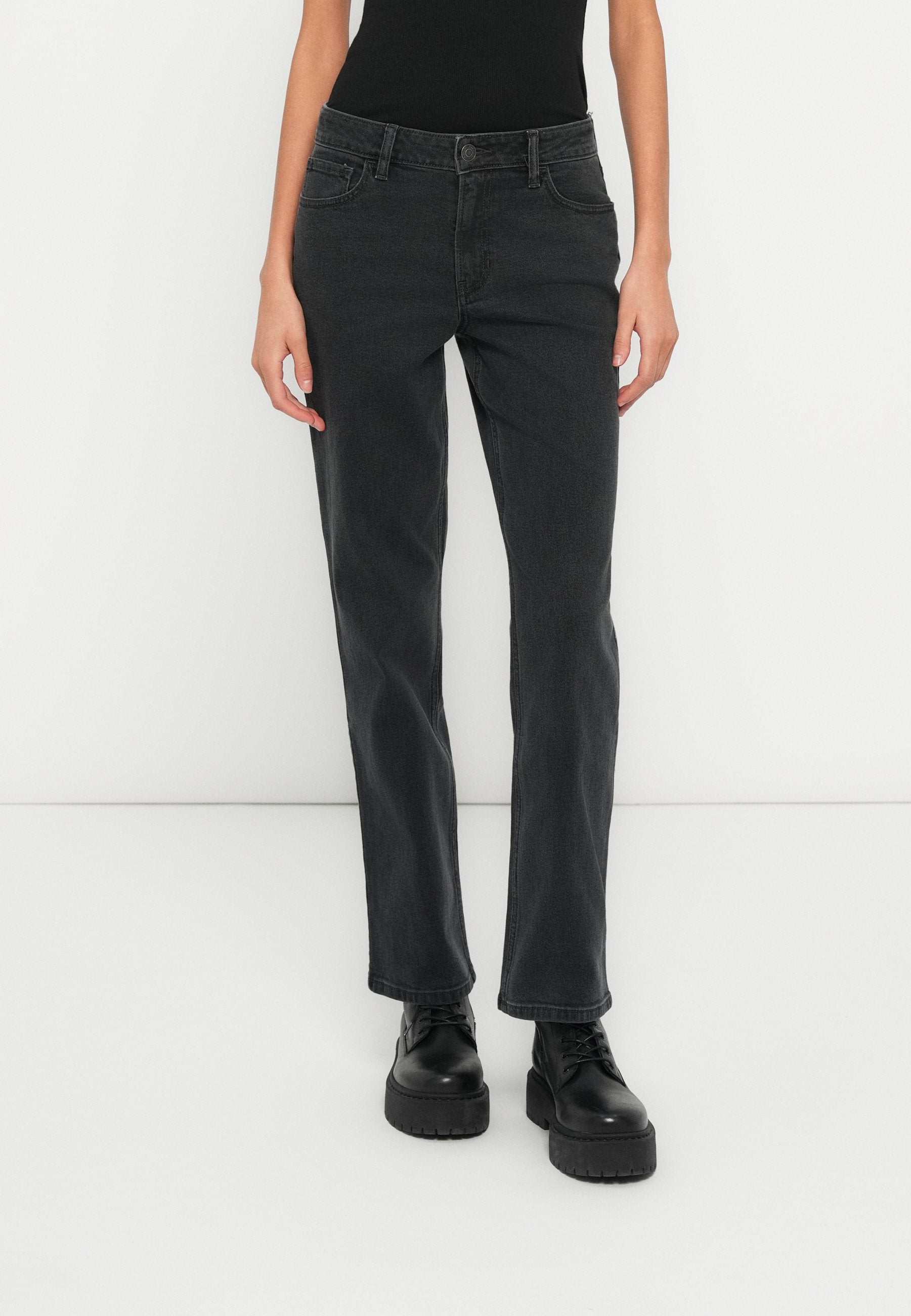 Hollister Co. STRAIGHT