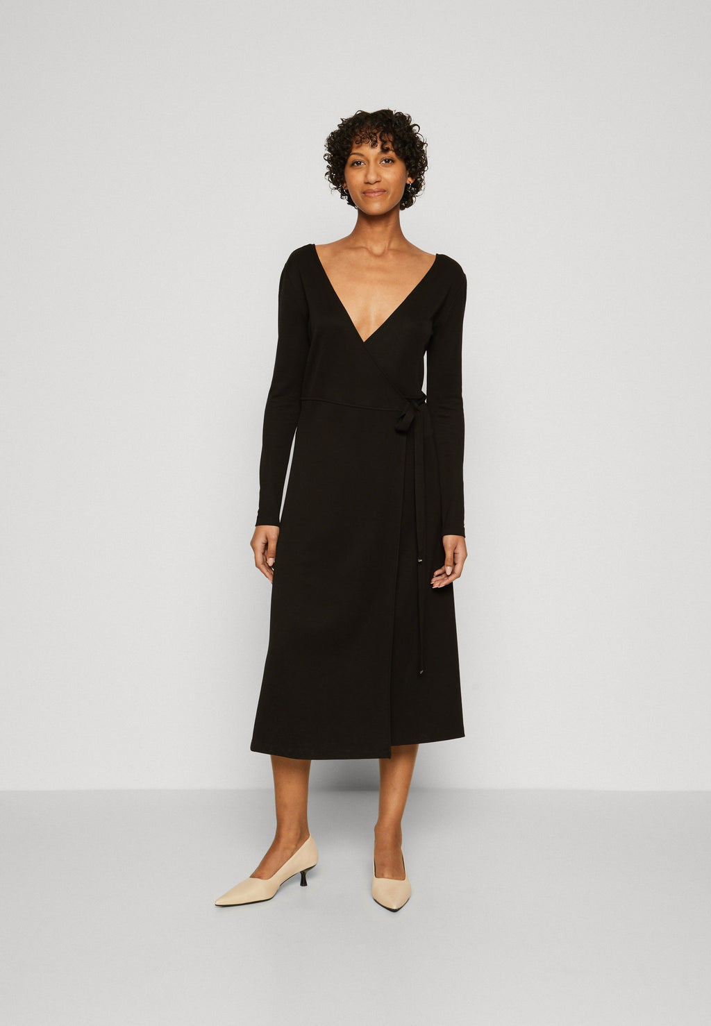 WRAP MIDI DRESS Media 3