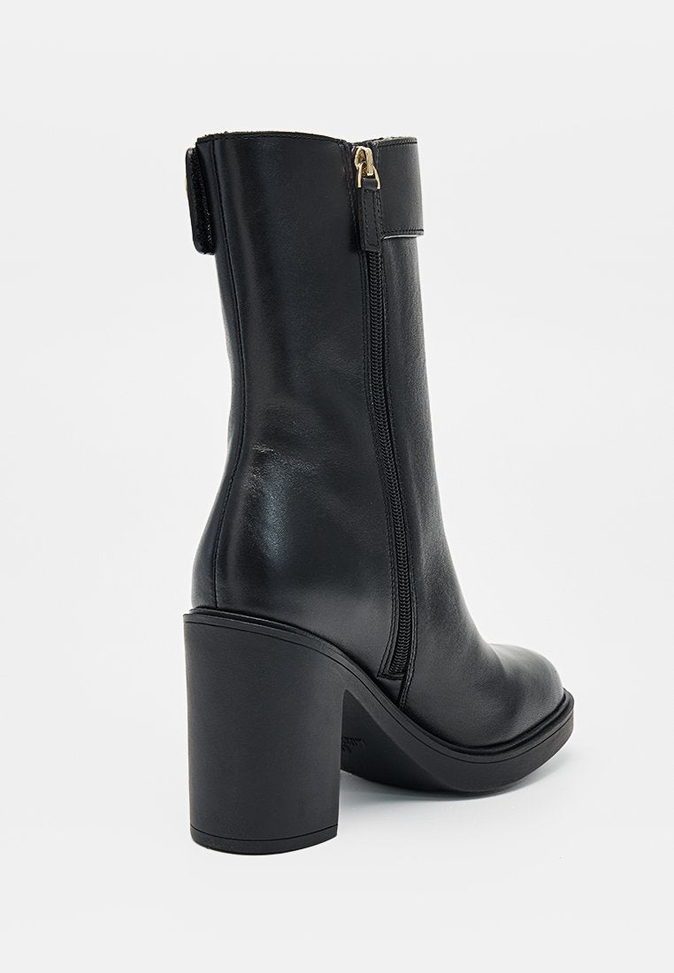 Love Moschino