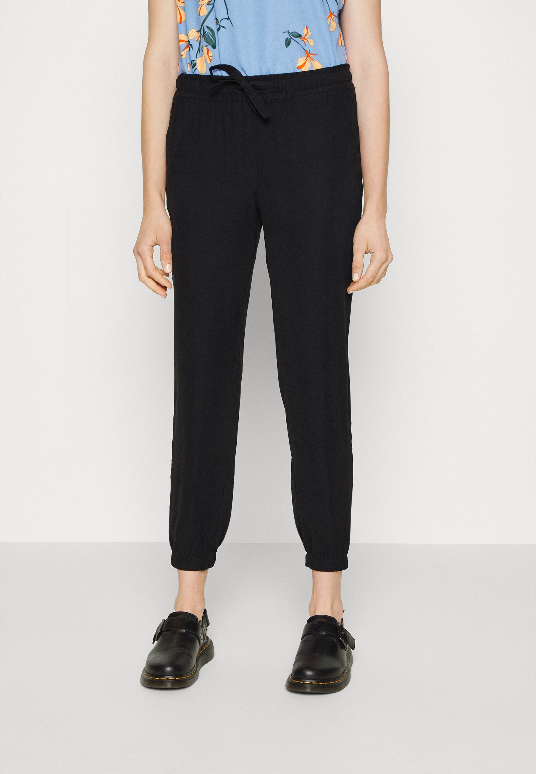 ONLARIS LIFE PULL UP PANT Media 3