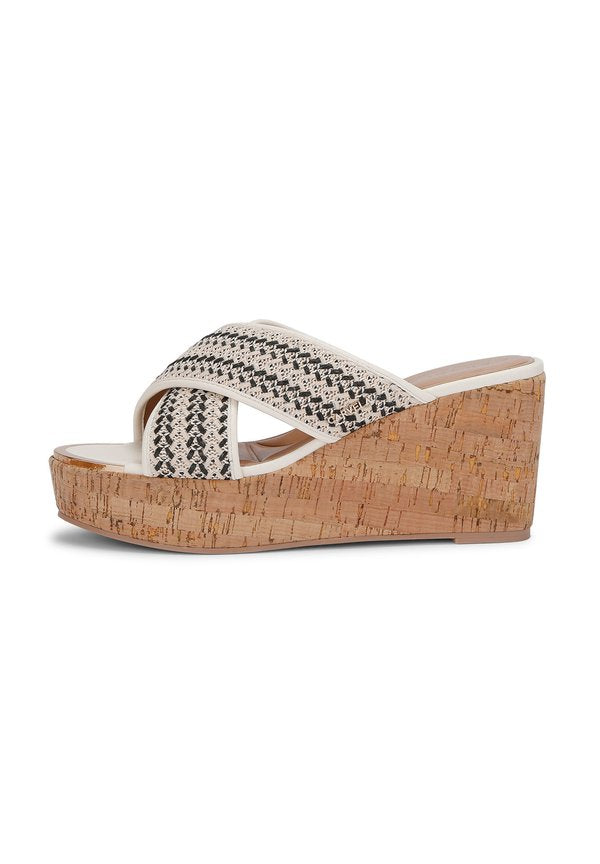 Carvela
