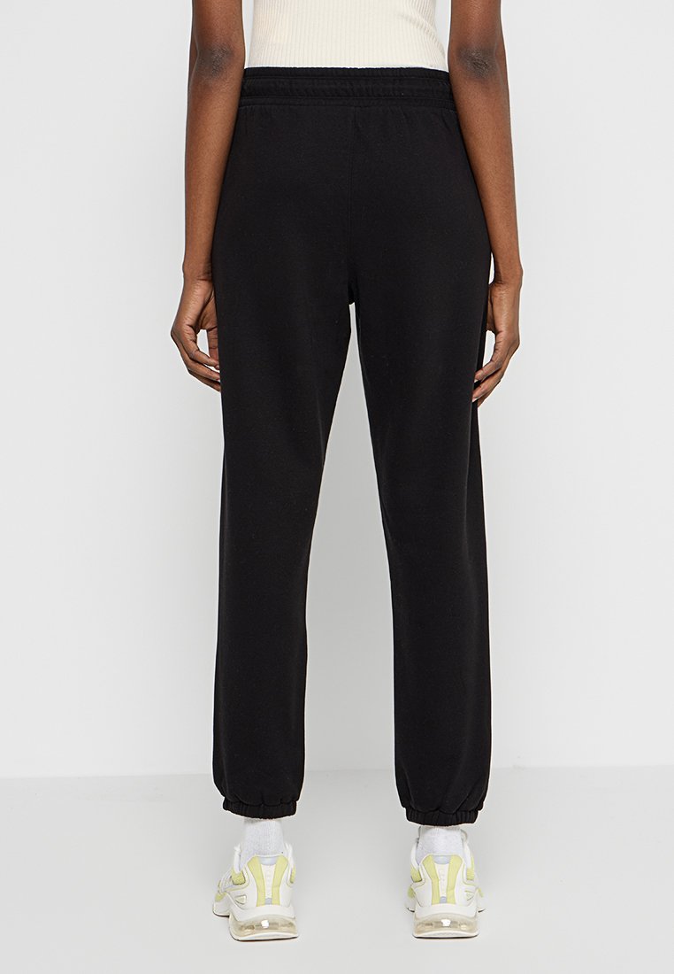 DKNY Sport