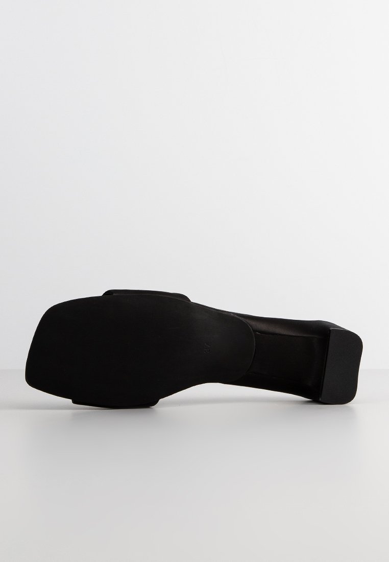 Jeffrey Campbell LOW-KEY