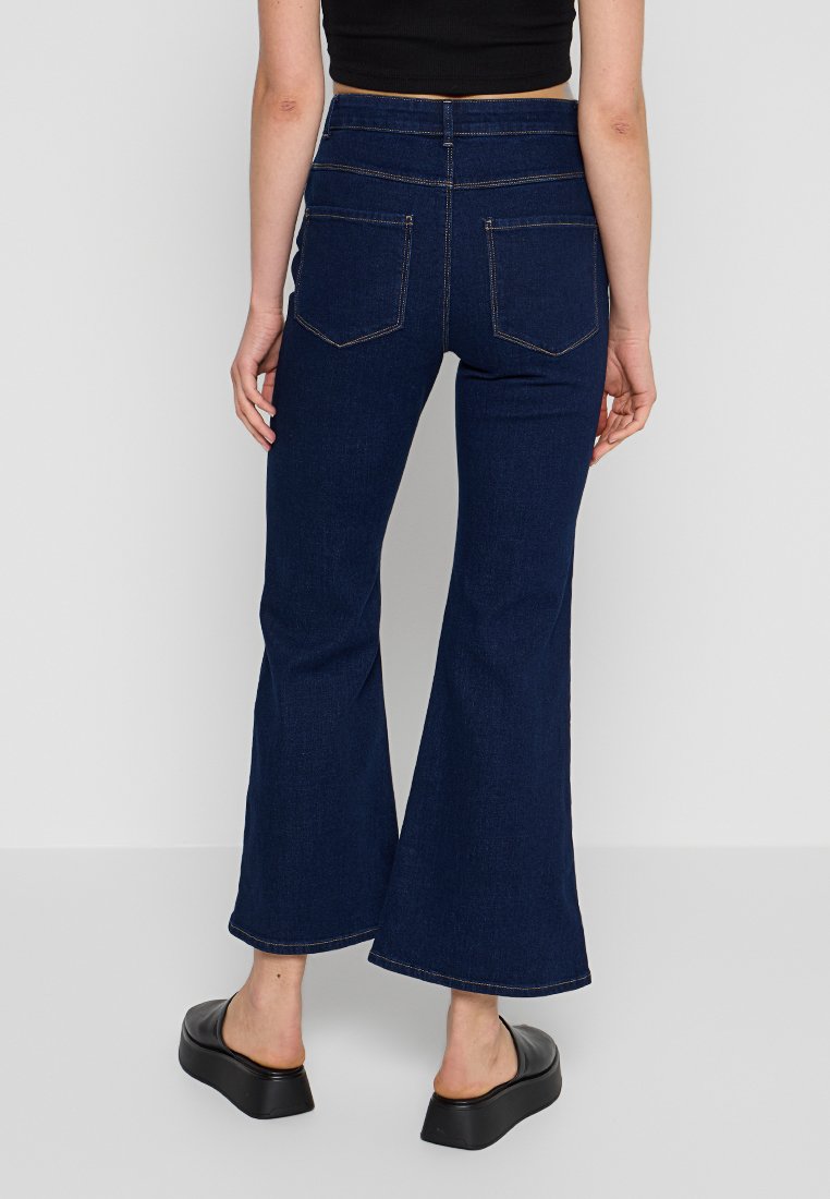 ONLY Petite Flared Jeans Media 3