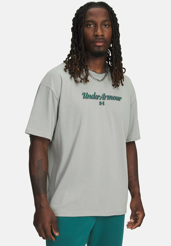 Under Armour HEAVYWEIGHT WORDMARK - Print T-shirt - titanium