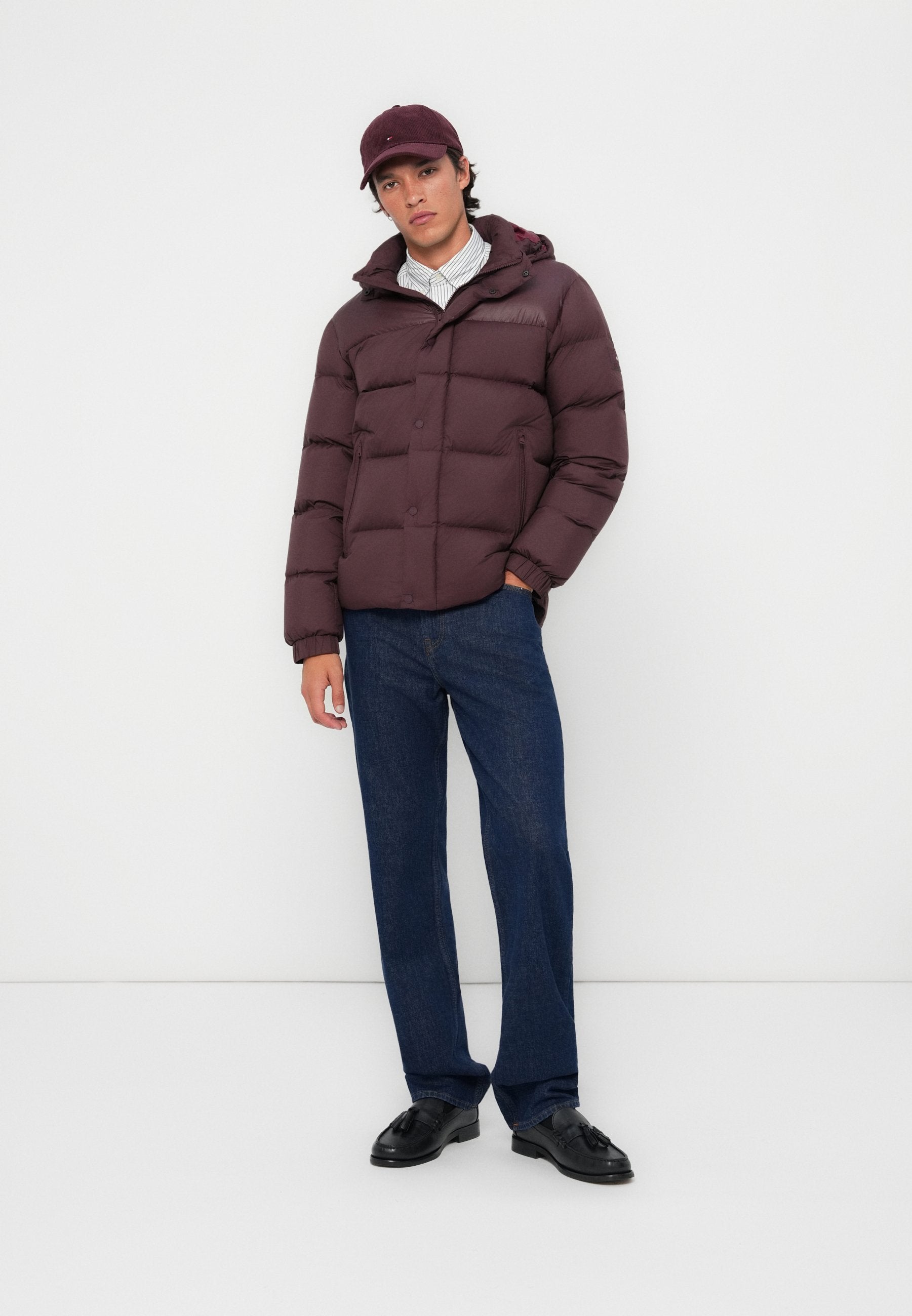 HOODED PUFFER Media 2