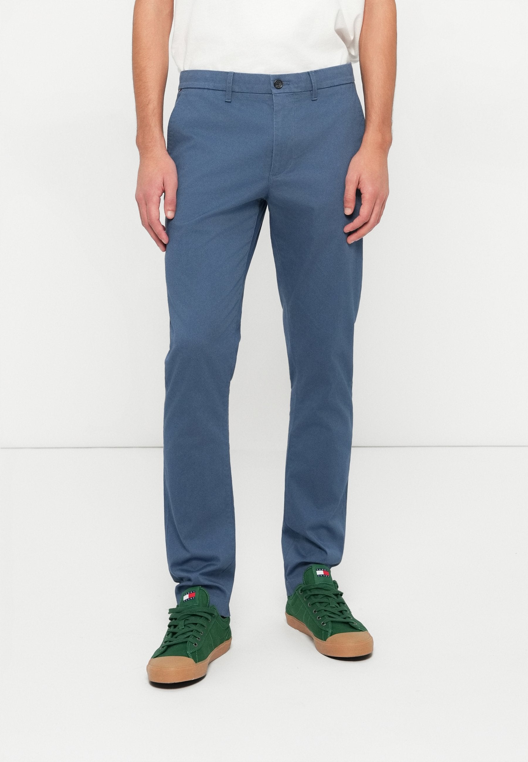 BLEECKER TEXTURED PRINT SLIM TROUSERS Media 3