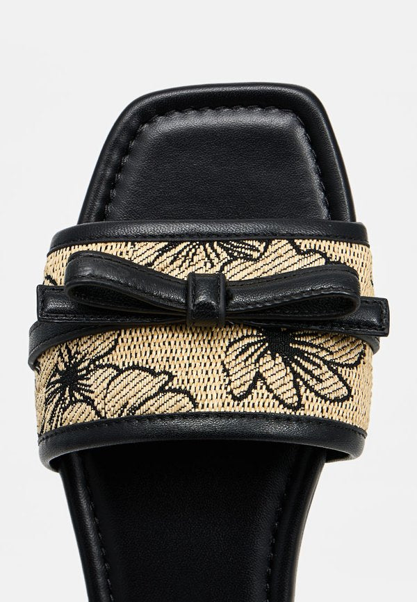 Stuart Weitzman FELICITY