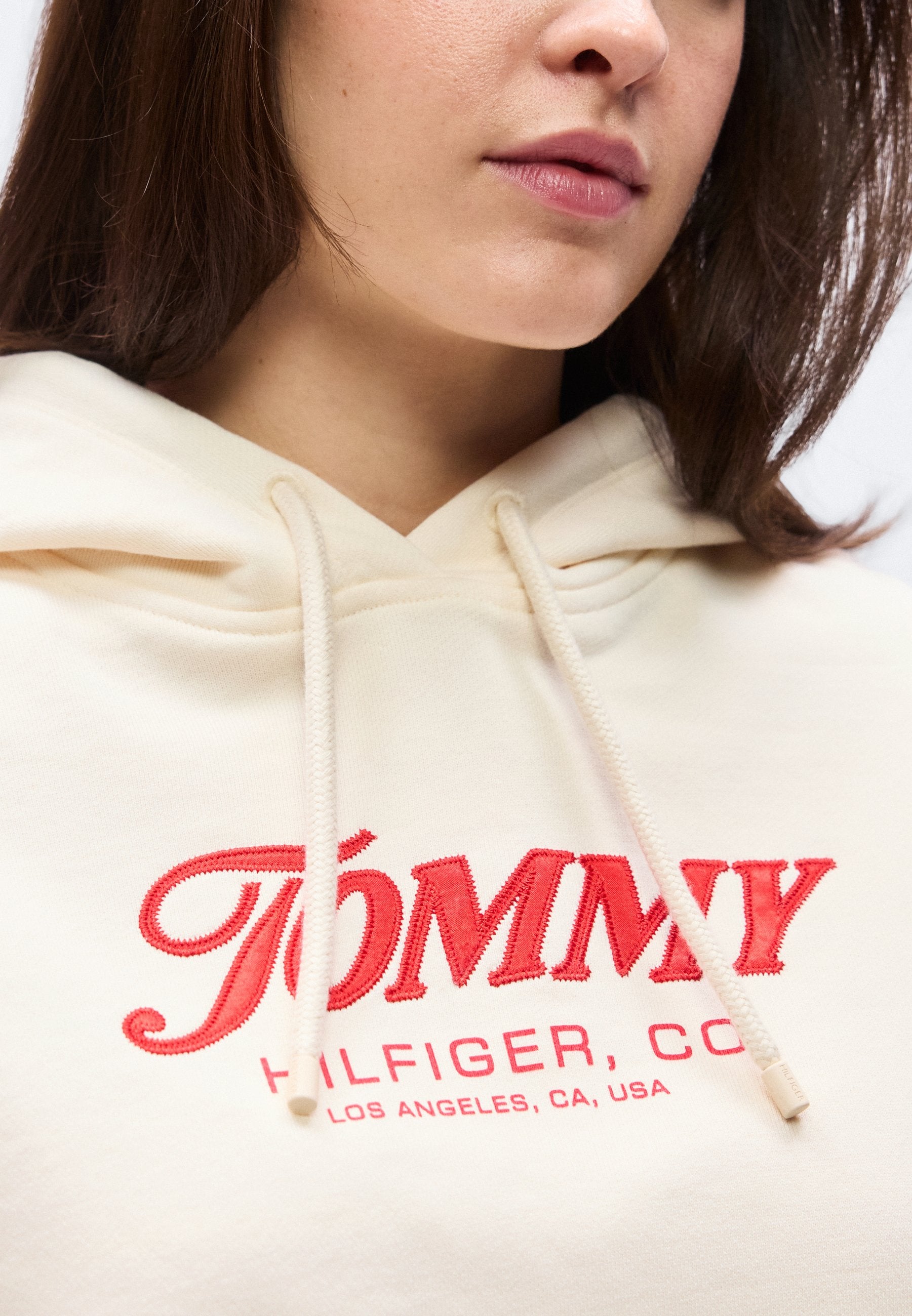 CURVE TEXTURED LOGO RELAXED DRAWSTRING HOODY Media 6