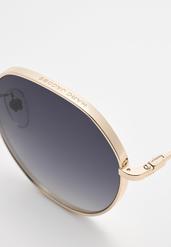 MARC JACOBS
