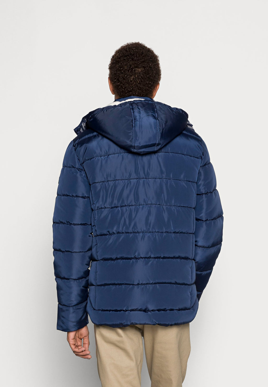 BHOUTERWEAR HOODED Media 4