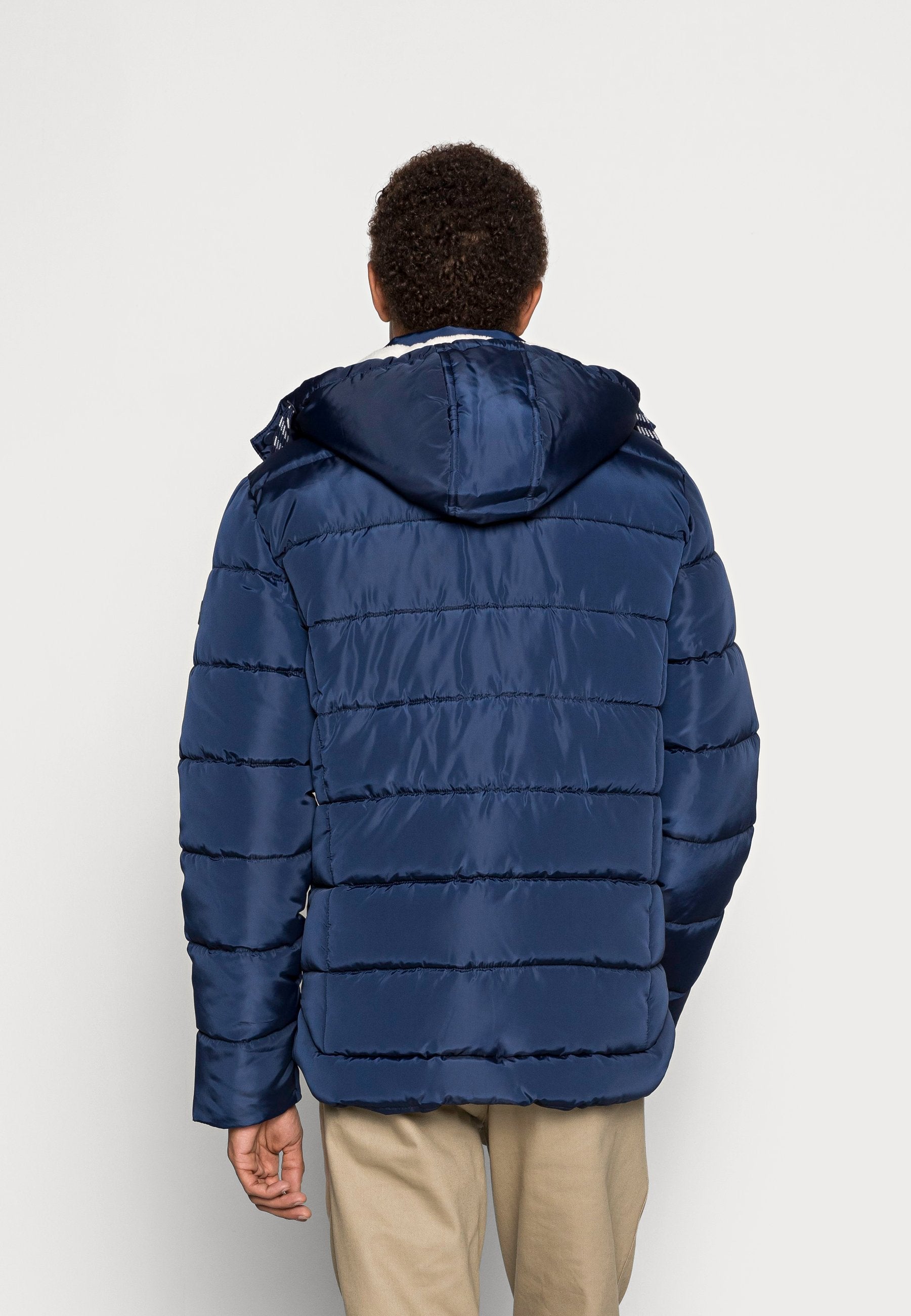 BHOUTERWEAR HOODED Media 4