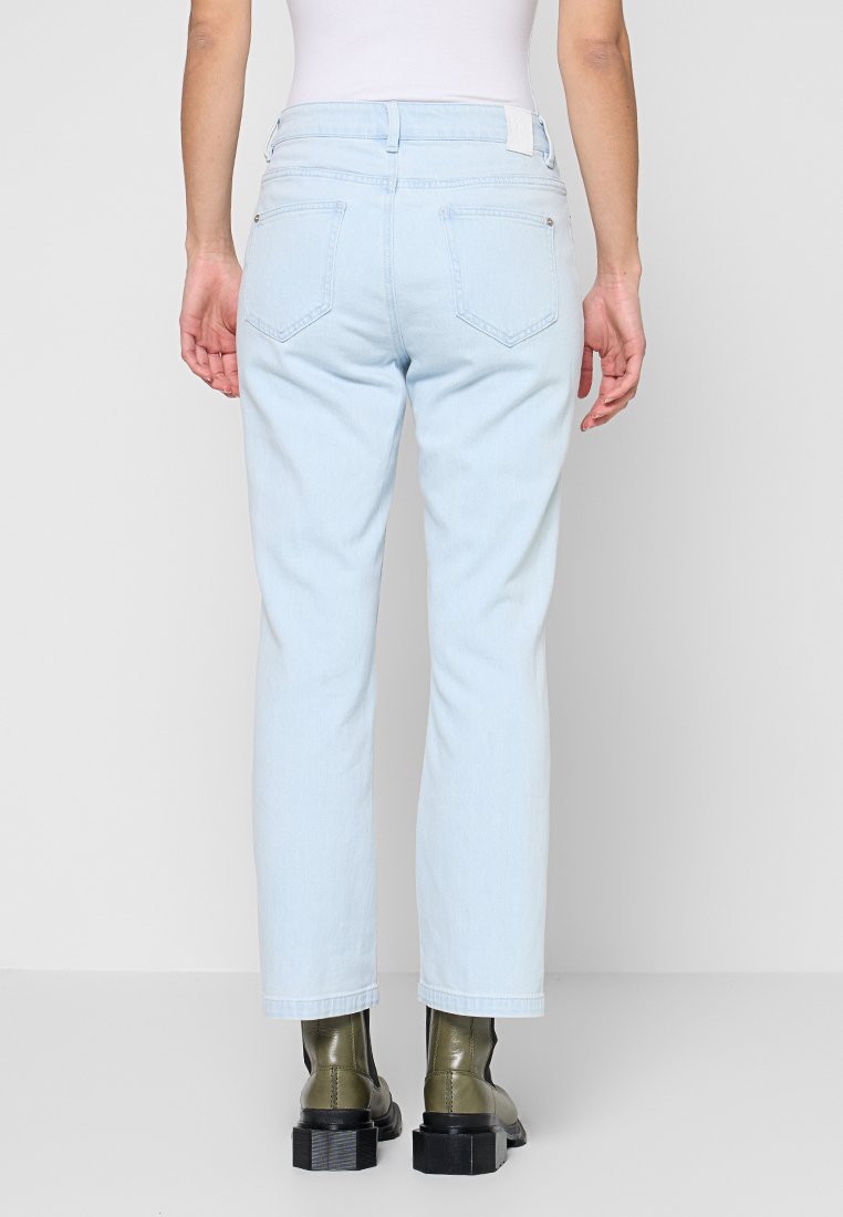 comma Flared Jeans Media 3