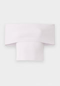 Schulterfreies, geripptes Oberteil in zartem Pink mit weitem Kragen und figurbetontem Schnitt. Glatte Textur mit vertikalen Rippdetails.