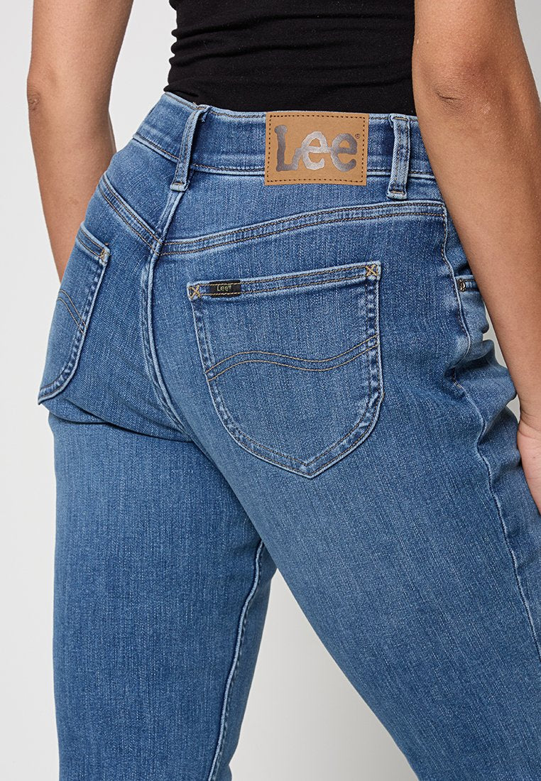 Lee