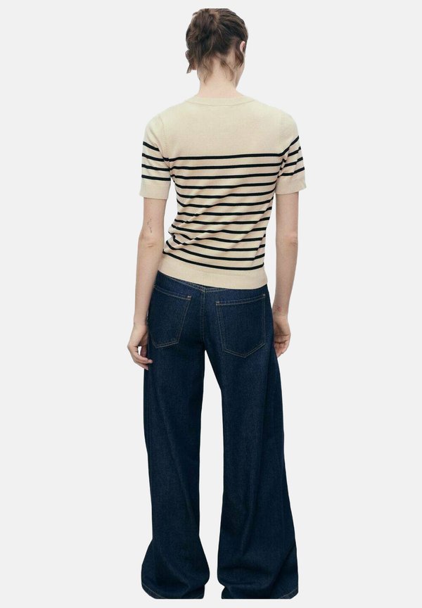 Mango SHORT SLEEVED