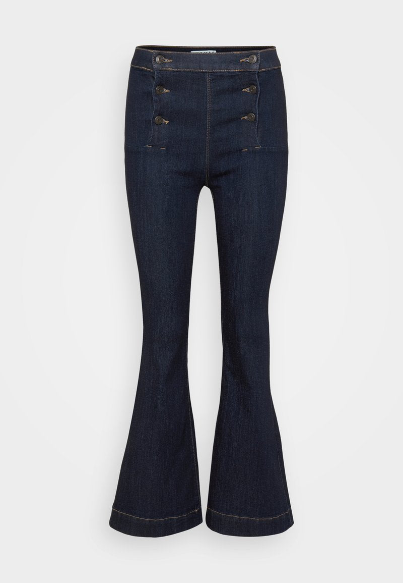 Dunkelblaue Denim-Hosen im Schlagstil mit hoher Taille, die fünf dekorative Knöpfe und kontrastierende Nähte entlang der Nähte aufweisen.