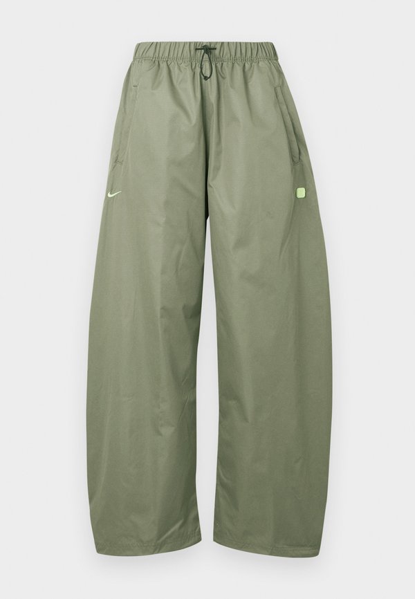 Nike Sportswear Tracksuit bottoms - silver coloured sage/white/volt ice