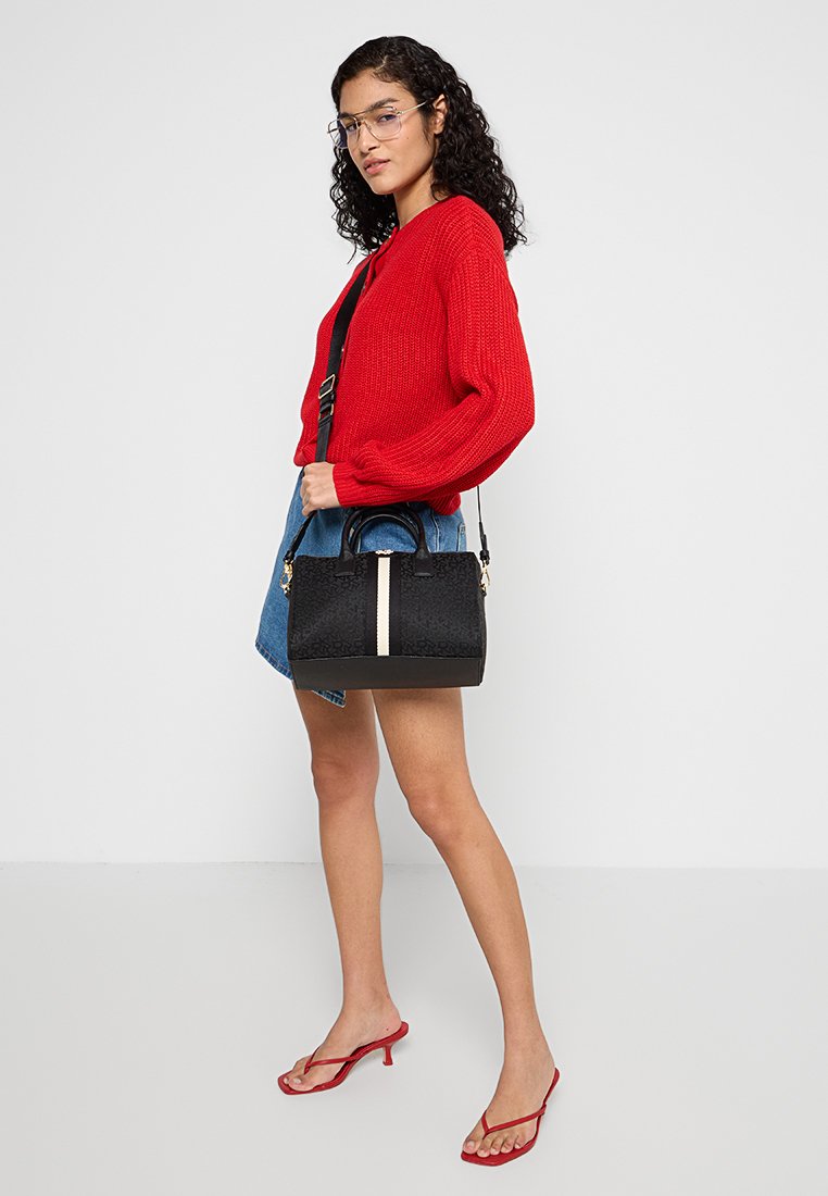 DKNY CAROL