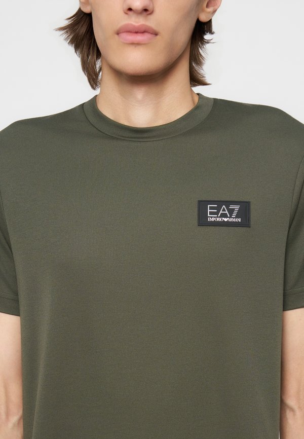 EA7 Emporio Armani
