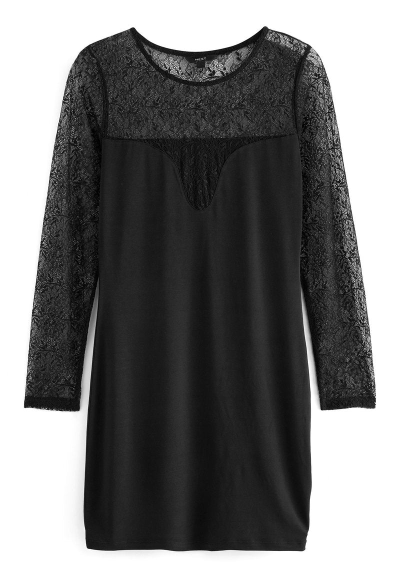 Schwarzes Kleid mit langen Spitzenärmeln, rundem Ausschnitt und einem transparenten Spitzenpaneel an der Brust. Glatter Stoffkörper und strukturierte Spitzendetails.