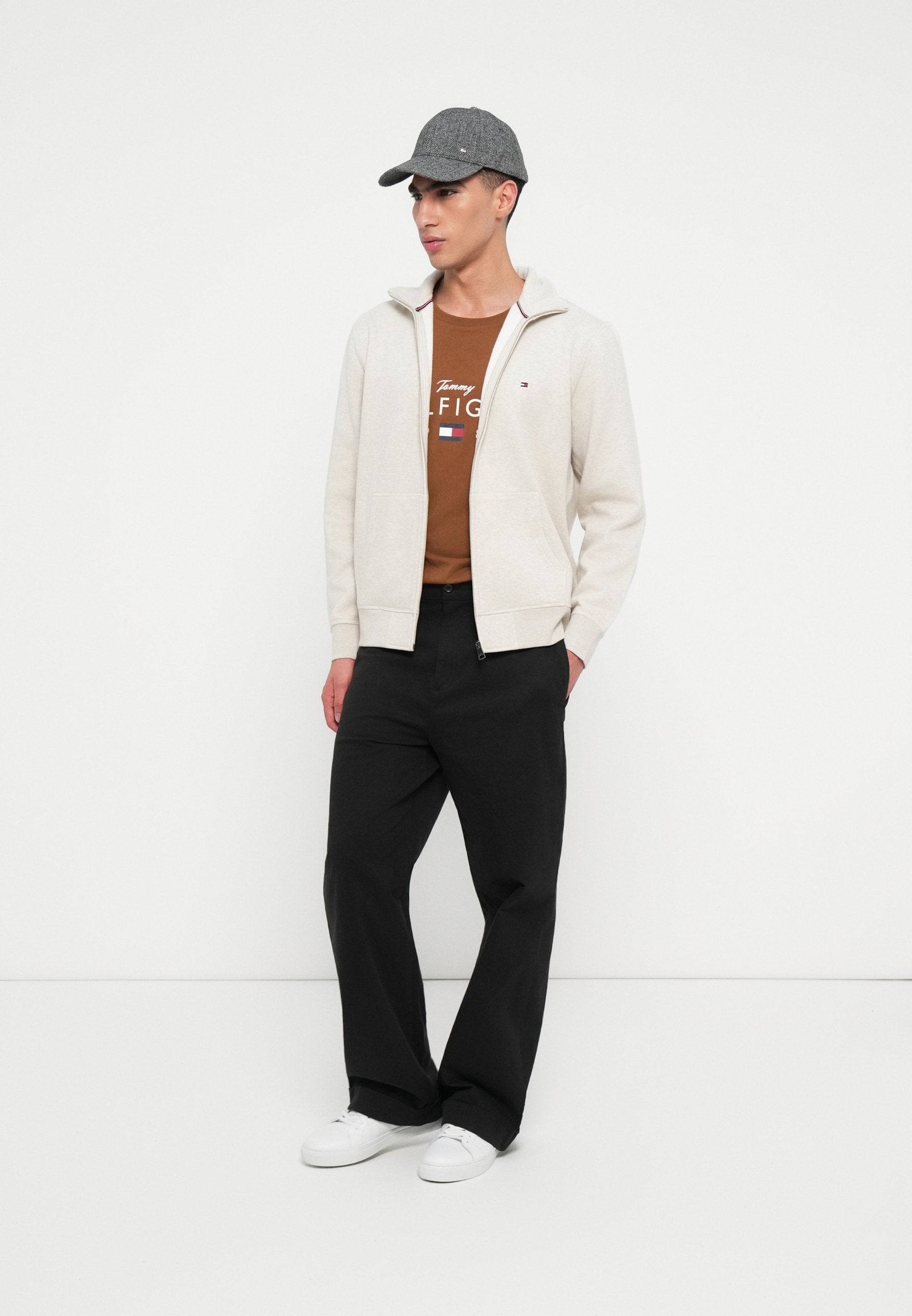 STAND-UP COLLAR ZIP-THRU FLEECE SWEATSHIRT Media 2