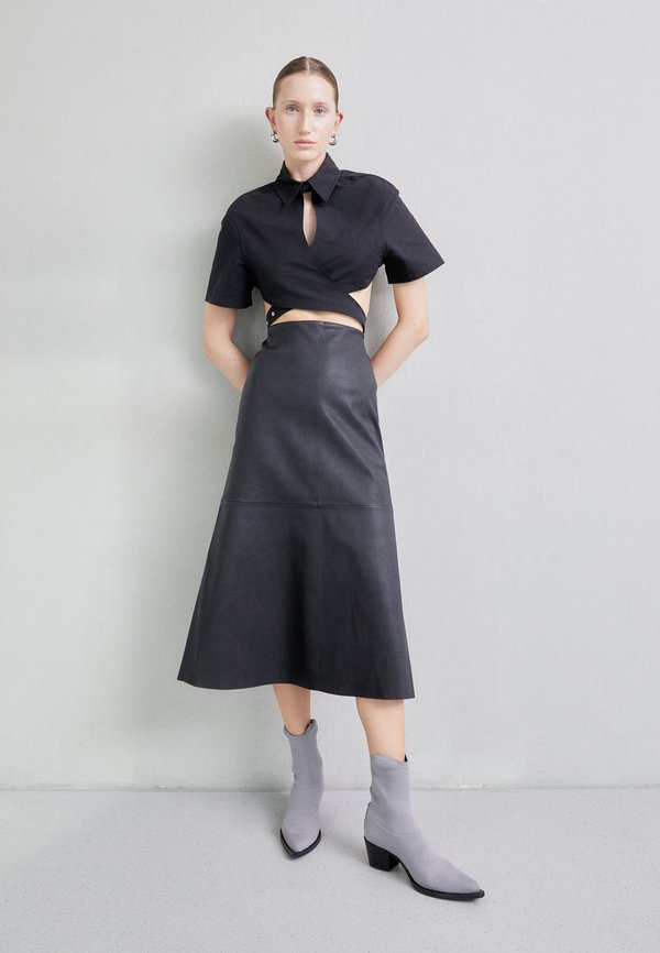 Han Kjøbenhavn  CROPPED WRAP SHIRT