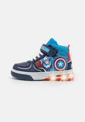 Blaue Mid-Top Sneaker mit gepolstertem Kragen, ausgestattet mit einem Captain America-Design, Klettverschluss und einer leuchtenden Sohle.