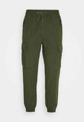 Olivgrüne Cargo-Hosen mit einem elastischen Taillenbund, Zugband, Seitentaschen und schmalen Bündchen. Aus strukturiertem Stoff für zusätzlichen Komfort gefertigt.