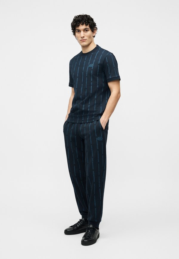 EA7 Emporio Armani TRAIN GRAPHIC SERIES MONOGRAM