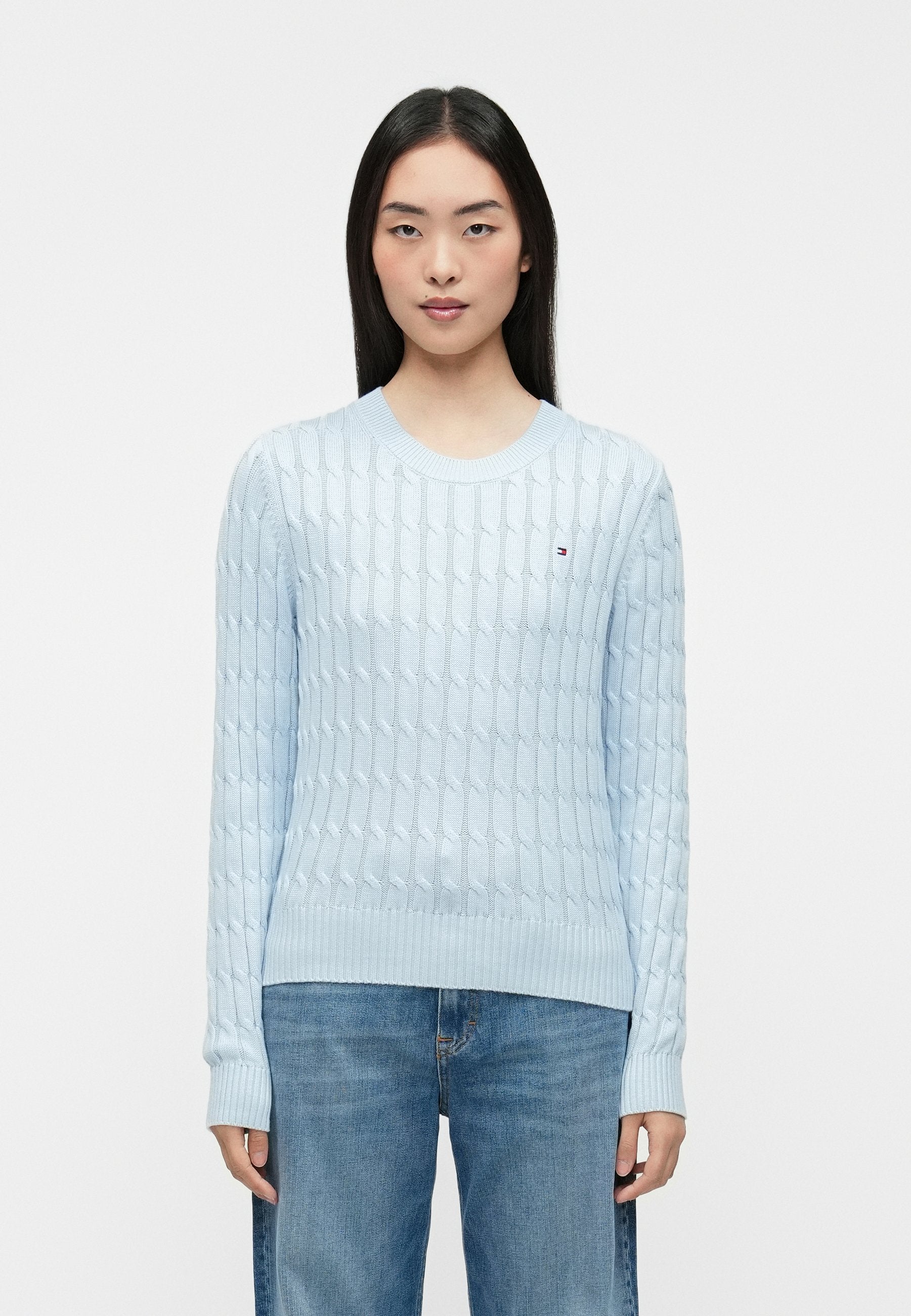 CABLE KNIT CREW NECK JUMPER Media 3