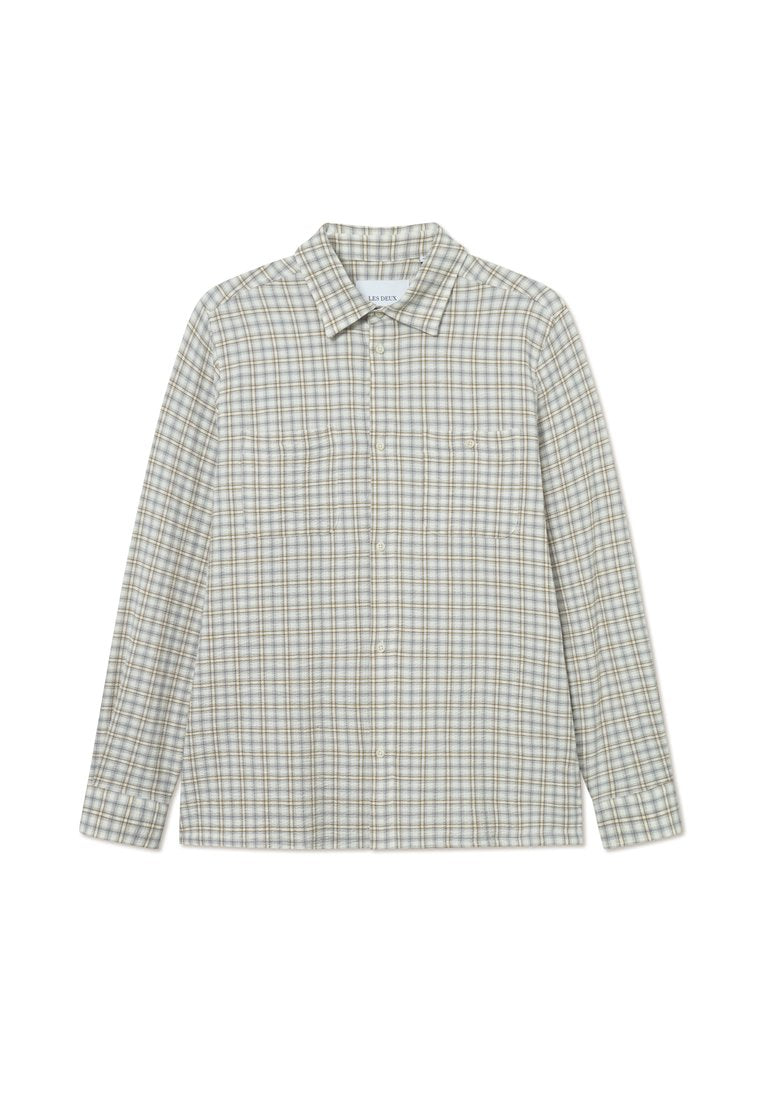 Beige Button-up-Hemd mit einem karierten Muster in Grün und Braun, ausgestattet mit einem Kragen, langen Ärmeln und zwei Fronttaschen.