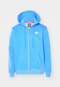 Blaue Sweatjacke mit Reißverschluss aus weichem Stoff, ausgestattet mit einer vorderen Tasche, Kapuze mit Kordelzug und weißem Logo auf der Brust.