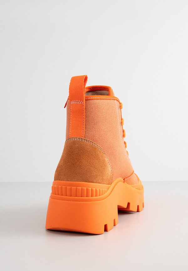 Tory Burch CAMP