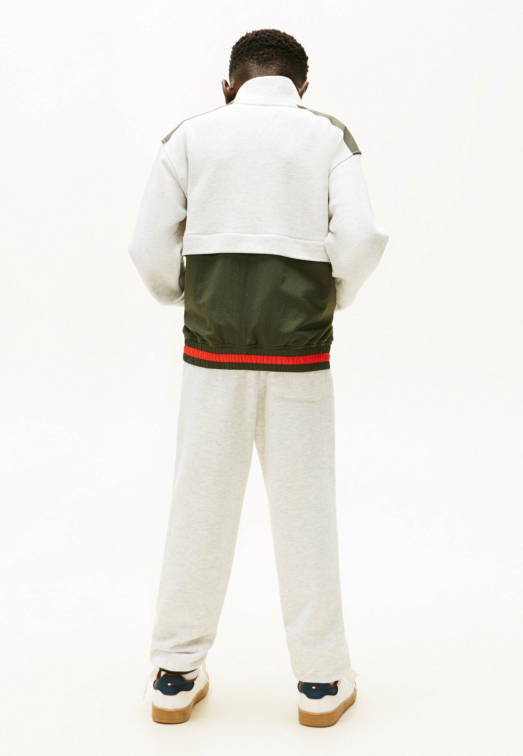 COLOUR-BLOCKED HALF-ZIP Media 4