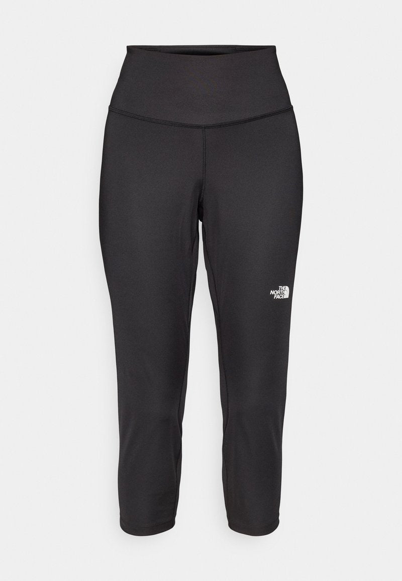 Schwarze Capri-Leggings aus dehnbarem Stoff mit einem hohen Bund und einem kleinen weißen Logo auf der linken Seite. Glatte Textur.