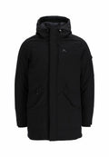 Schwarze isolierte Jacke mit hohem Kragen, durchgehendem Reißverschluss, zwei schrägen Fronttaschen und einem kleinen Logo auf der linken Brust.