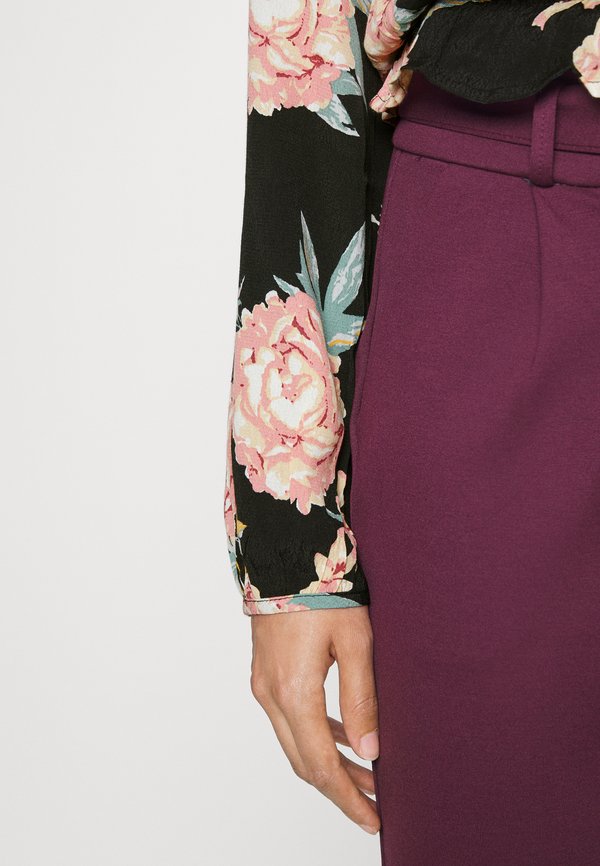 ONLY Petite ONLMARY V NECK