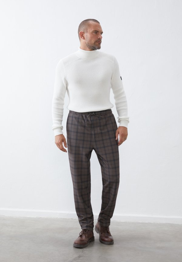 Pier One by Zalando