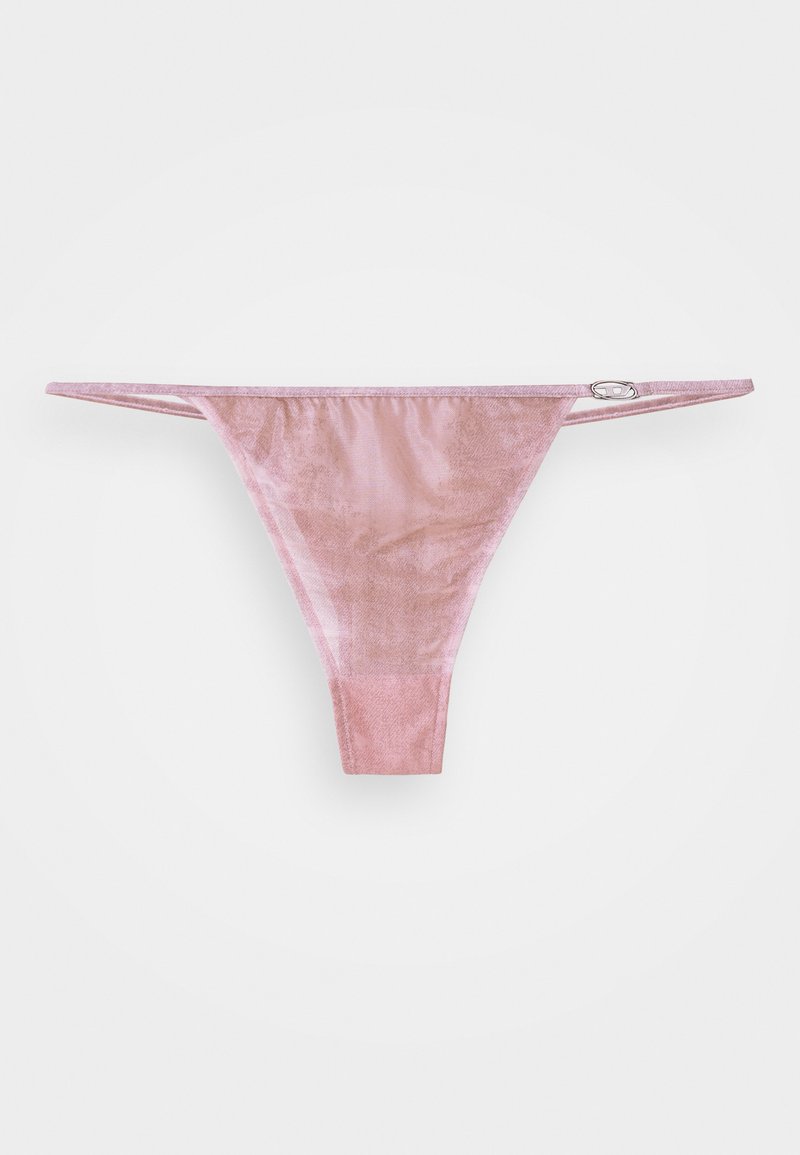 Rosa Samt-Stringunterwäsche mit dünnen Seitenträgern, versehen mit einem kleinen silbernen Akzent am Bund. Glatte Textur mit einem minimalistischen Design.