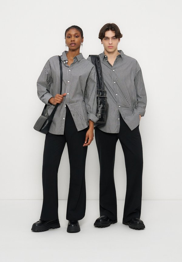 YOURTURN by Zalando TAILORED BOOTLEG TROUSERS