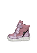 Kinderrosa Winterstiefel mit glitzernden Einsätzen, zwei Klettverschlüssen, schwarzem Gore-Tex-Label, gepolstertem Kragen und weißer Gummisohle.