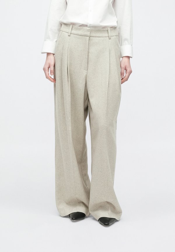 2nd Day MYLOS HERRINGBONE SUITING