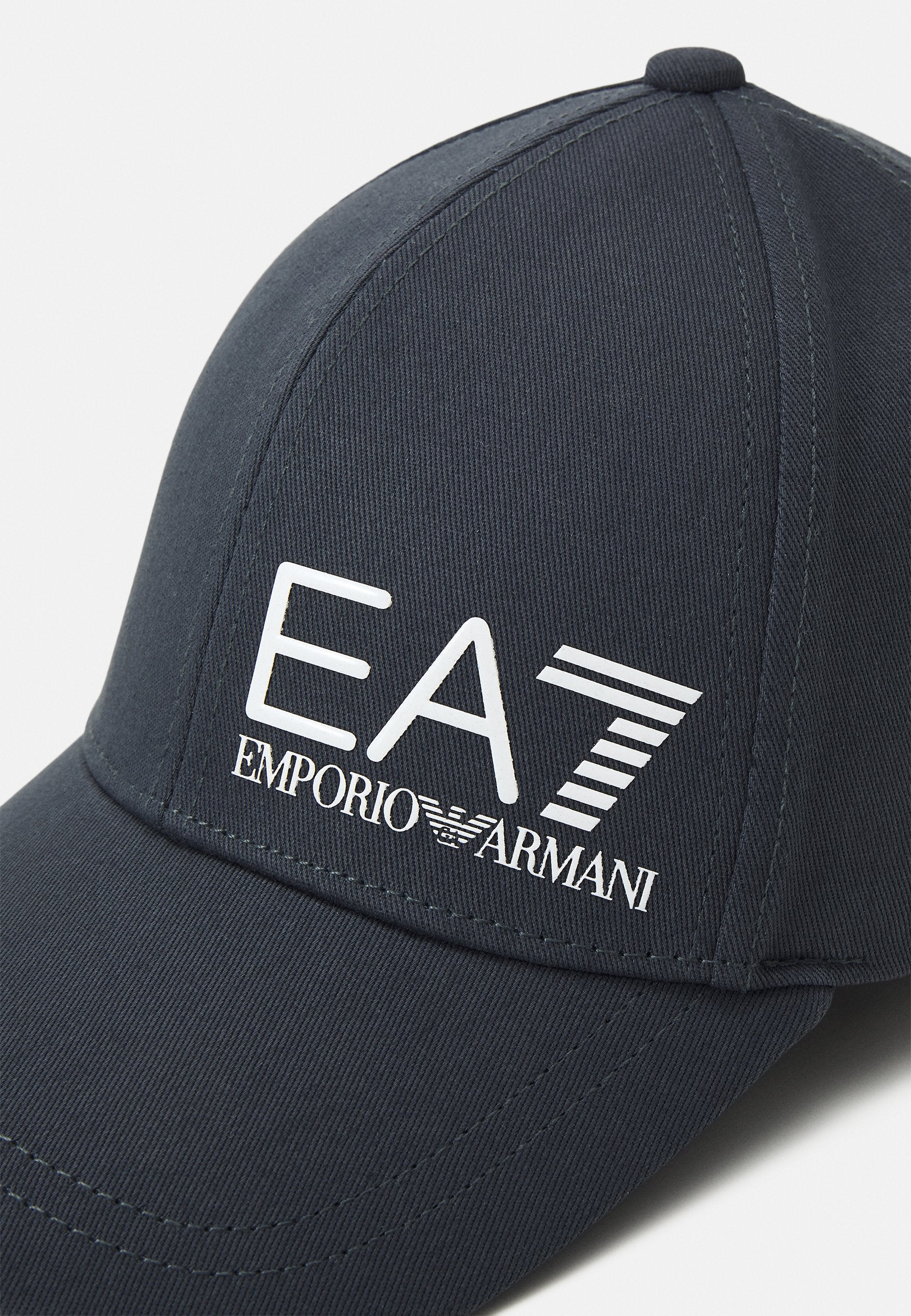 TRAIN CORE LOGO UNISEX Media 4