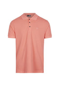 Poloshirt aus weichem Korallstoff mit einer Dreiknopf-Leiste, kurzen Ärmeln und einem gestickten Logo auf der linken Brust.
