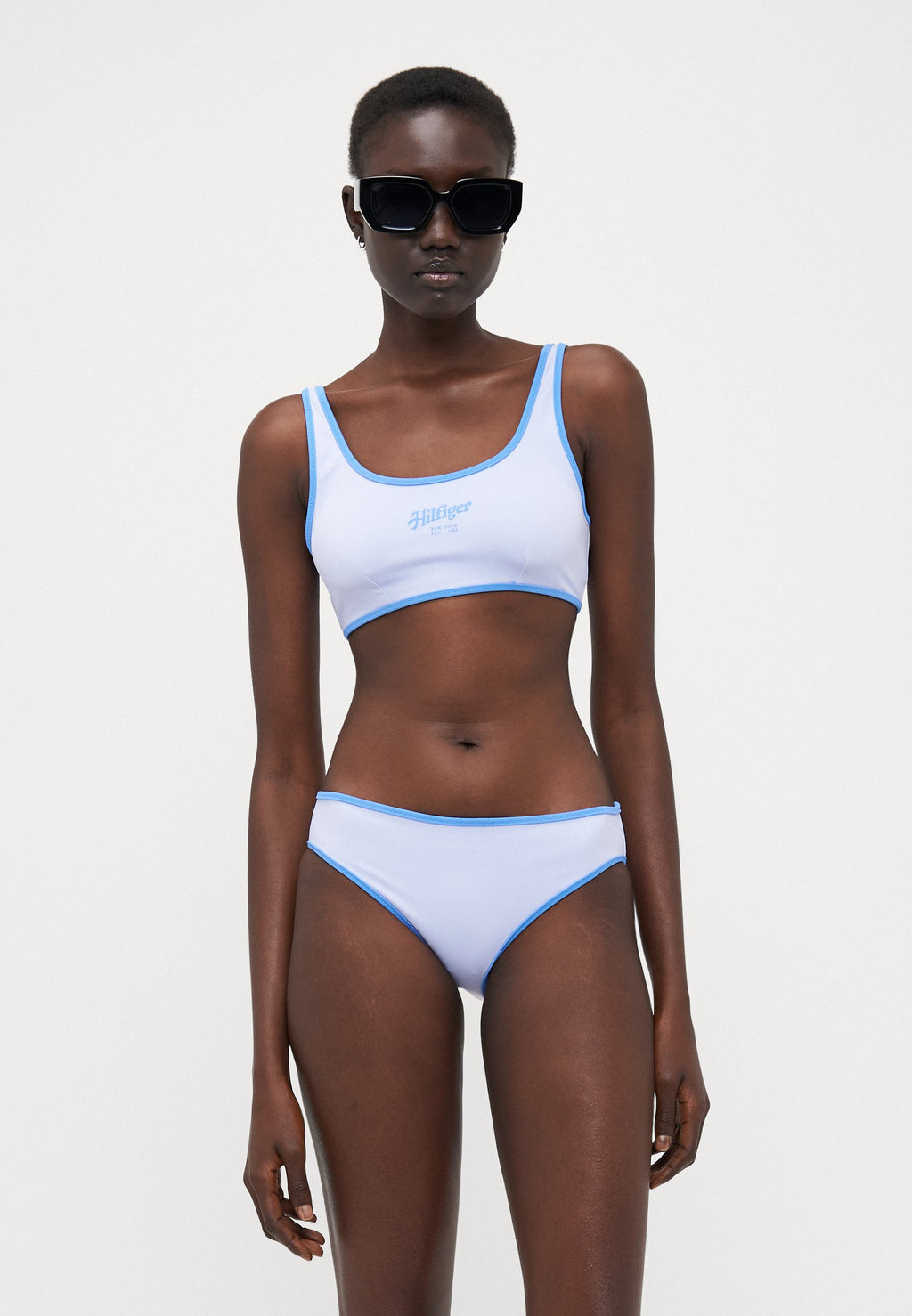 ESSENTIALS BRALETTE LOGO Media 2
