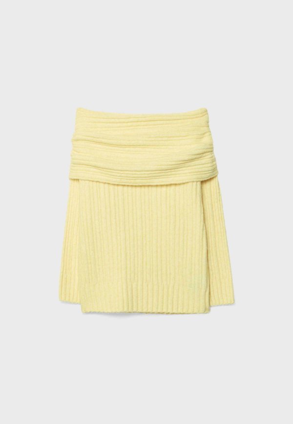 Stradivarius ASYMMETRIC  OFF-THE-SHOULDER