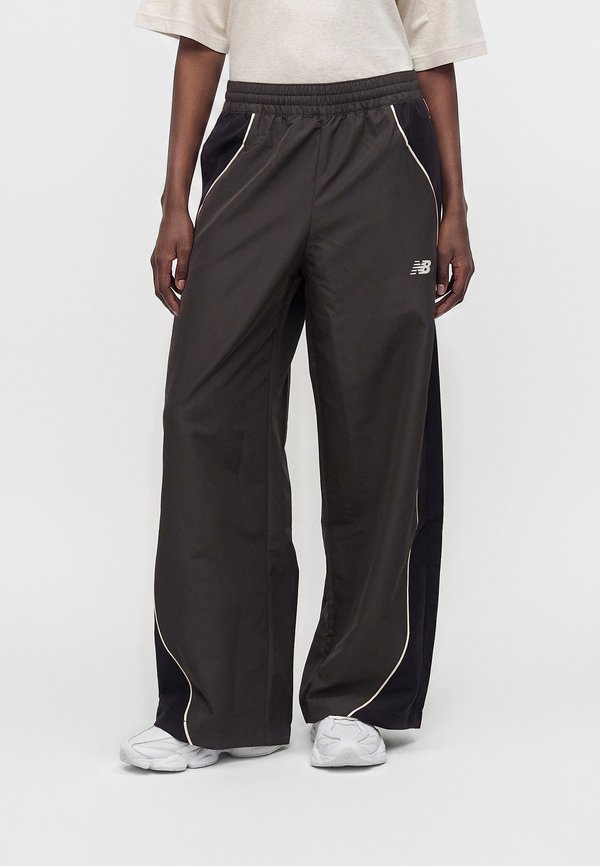 New Balance TRACKSIDE - Tracksuit bottoms - black cement